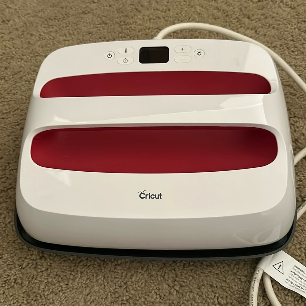 Cricut Heat Press with Press Mat and Travel/Storage Bag